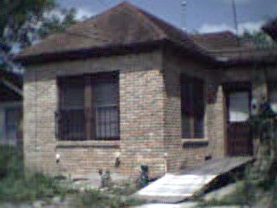 Photograph of the back of Weedguy's house